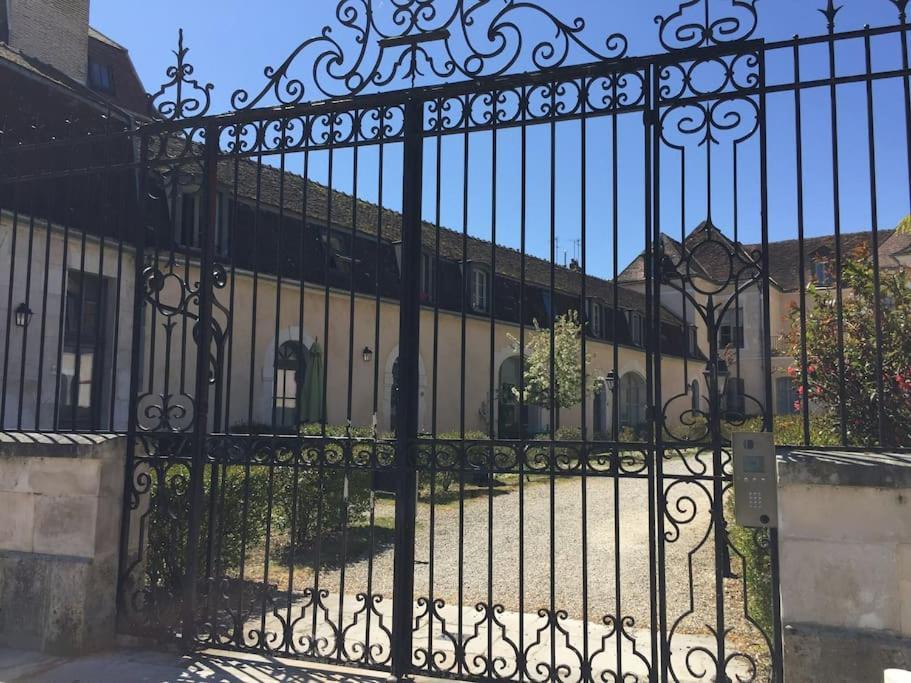 Bel Appart Au Bord De L'Eau Proche Gare Avec Wifi Auxerre Exterior foto